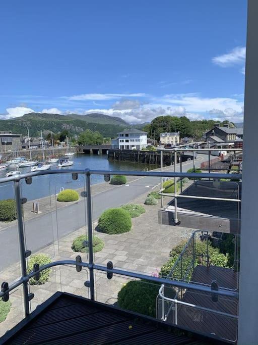 Harbour Haven: Spectacular Views Apartment Porthmadog Exterior photo