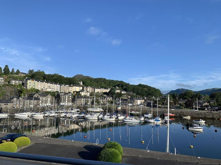 Harbour Haven: Spectacular Views Apartment Porthmadog Exterior photo